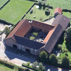 an aerial view of a large building with a yard at Hoeve de Binnenplaets Schimmert in Schimmert