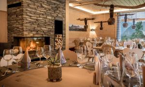 Restaurace v ubytování Gadmer Lodge - dein Zuhause in den Bergen