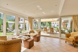 Istumisnurk majutusasutuses Hotel Garni Sursilva