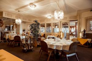 Restaurace v ubytování Hôtel Le National + 14 fotografií