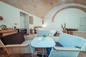 a living room with a table and chairs at Gradelle San Nicola in Matera
