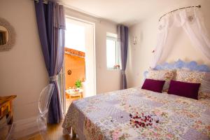 Maison d'hôtes Une hirondelle en Provence客房内的一张或多张床位