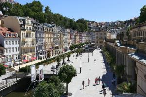 Výhľad na mesto Karlove Vary alebo výhľad na mesto priamo z hotela