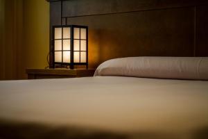 a bedroom with a bed with a lamp on it at Hostal Rural el Nacimiento in Deifontes