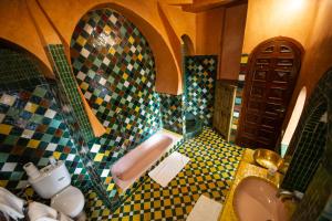 Phòng tắm tại Riad O LY