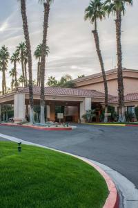 Budova, kde se rezort nachází + 18 fotografií