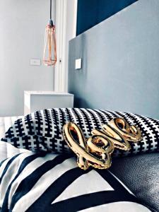 A bed or beds in a room at Leono’