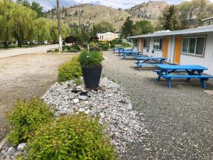 Gallery image of Holiday Beach Resort Motel in Okanagan Falls