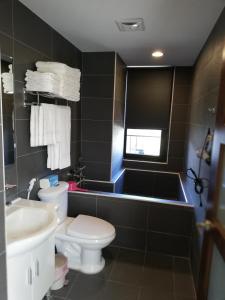 Koupelna v ubytování Tata House B&B