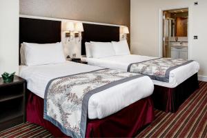 מיטה או מיטות בחדר ב-Best Western Chiswick Palace & Suites London