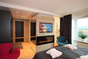 a bedroom with a fireplace and a tv on a wall at Best Western Hotel Halland in Kungsbacka