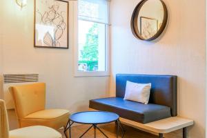 Posezení v ubytování Comfort Hotel Amiens Nord + 22 fotografií