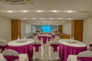 Gallery image of Lilac Hotel, 5th Block in Bangalore