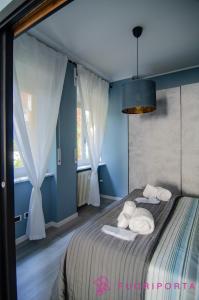 a bedroom with a bed with white towels on it at Residenza Bolzoni Avio in Parma