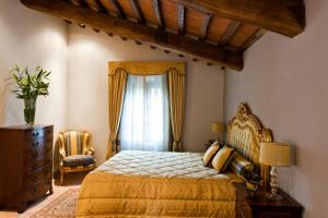 A bed or beds in a room at Villa Armena Relais