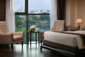 Výhled na řeku, která protéká v blízkosti hotelu