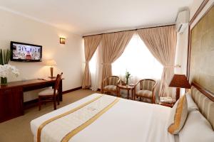 TV a/nebo společenská místnost v ubytování Palace Hotel Vung Tau