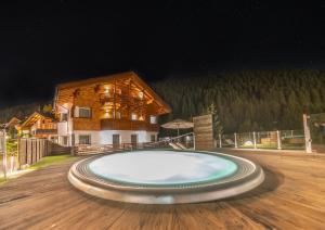 Sundlaugin á Hotel Comploj Adults only eða í nágrenninu