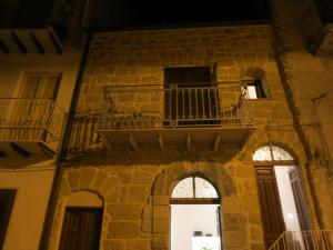 a building with a balcony on the side of it at Atelier di Birbiciú in Cianciana