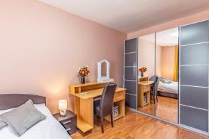 Łóżko lub łóżka w pokoju w obiekcie All Seasons Apartment