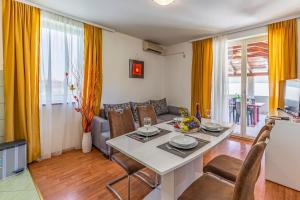 Część wypoczynkowa w obiekcie All Seasons Apartment