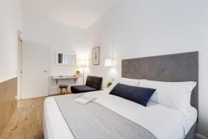 Letto o letti in una camera di Germanico Luxury Apartment