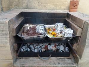 Kemudahan BBQ tersedia untuk tetamu di rumah percutian