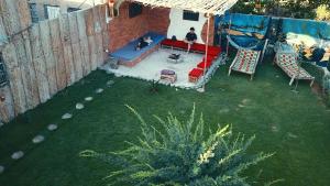 Κήπος έξω από το First Point Arusha Hostel