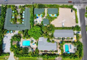 Bazén v ubytování Siesta Key Palms Resort nebo v jeho okolí