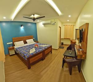 a bedroom with a bed in a room at Siva Residency in Mahabalipuram