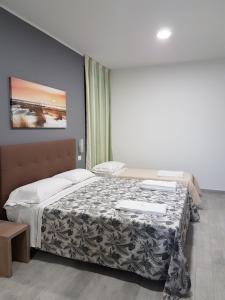 Łóżko lub łóżka w pokoju w obiekcie Hotel Oregon
