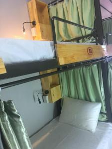 Postel nebo postele na pokoji v ubytování Hoa Luan Hostel
