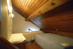 Säng eller sängar i ett rum på Chalet Familial Val d'Allos 8 Personnes calme plein sud. Belle vue
