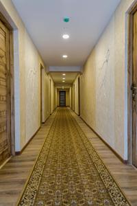 an empty corridor in an old building with a carpeted hallway at Everena Guest House in Rokiškis
