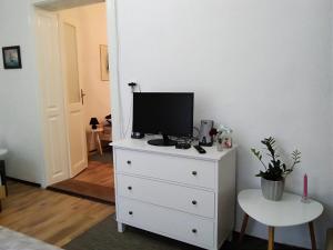 Uma televisão e/ou sistema de entretenimento em Citadela