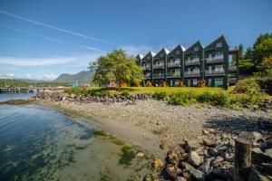 Zdjęcie z galerii obiektu Island Village Properties at Fred Tibbs w mieście Tofino