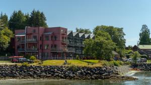 Gallery image of Island Village Properties at Fred Tibbs in Tofino