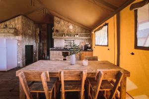 Kuchyňa alebo kuchynka v ubytovaní Szálka Glamping