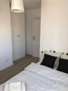 Кровать или кровати в номере Apartament Parion