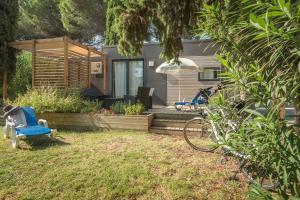 Camping Le Méditerranée Argelès - Domaine piétonnier外面的花园