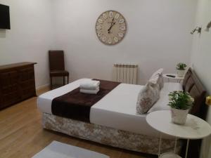 A bed or beds in a room at Casa de Huéspedes Prada
