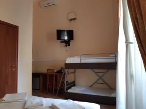 Postel nebo postele na pokoji v ubytování Hotel Aristotele