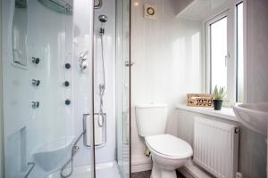 Vannituba majutusasutuses Moor Cottage, Attractive 3 bed with Garden Bishop Auckland KYNREN +15 fotot