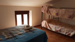 A bed or beds in a room at cortijo la laguna