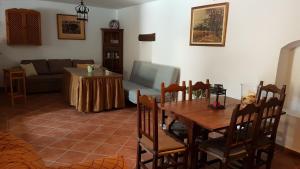 A seating area at cortijo la laguna