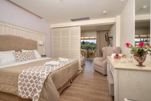 Posteľ alebo postele v izbe v ubytovaní Art Hotel Debono + 37 fotografií
