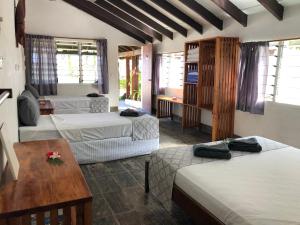 Кровать или кровати в номере Deco Stop Lodge