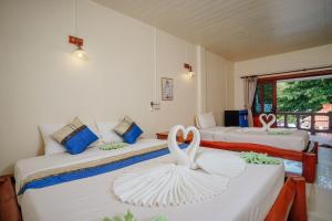 a hotel room with a bed and a table at Paradise Bungalows in Haad Rin