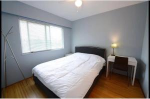 Postel nebo postele na pokoji v ubytování Brentwood Home + 10 fotografií