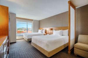 Postel nebo postele na pokoji v ubytování Hyatt Place Los Cabos
